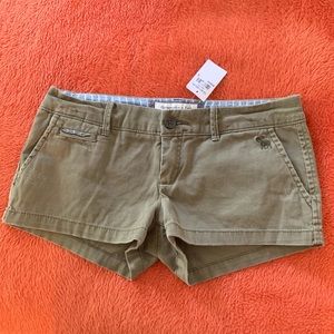 ABERCROMBIE & FITCH OLIVE SHORTS - 00